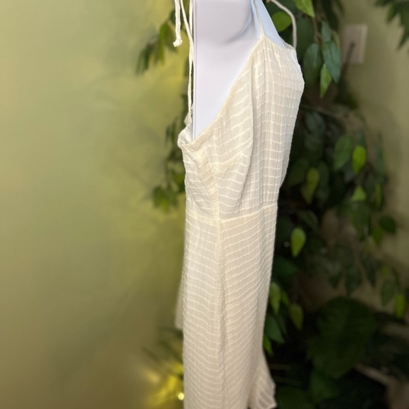 DAO CHLOE DAO Boutique Mini Dress Cream in Color with Ruffle in Front Size Med - Picture 5 of 6